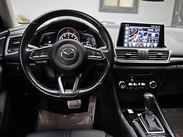 想找一台性能操控兼具的好車?｜2.0尊榮進化版~認證車原鈑件~LED頭燈+專用安卓機+自動上掀式抬頭顯示~快來電預約~  第17張相片