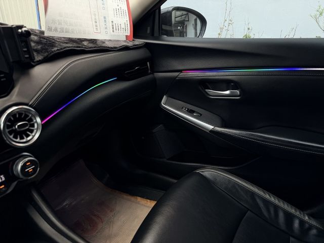 想找一台安全滿滿、科技到位又好開的質感房車？｜駕馭穩定舒適～空間實用、通勤長途都輕鬆～ACC 跟車＋盲點偵測＋CarPl  第17張相片