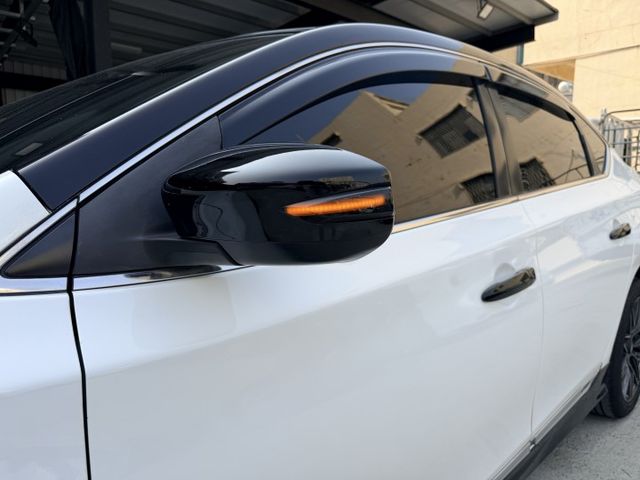 想找一台外型更帥、帶點改裝風格的個性房車？｜外觀小改更有型～視覺更年輕動感～不再是一般代步車～上路就是吸睛焦點  第10張相片