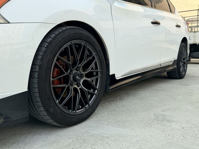 想找一台外型更帥、帶點改裝風格的個性房車？｜外觀小改更有型～視覺更年輕動感～不再是一般代步車～上路就是吸睛焦點  第11張相片