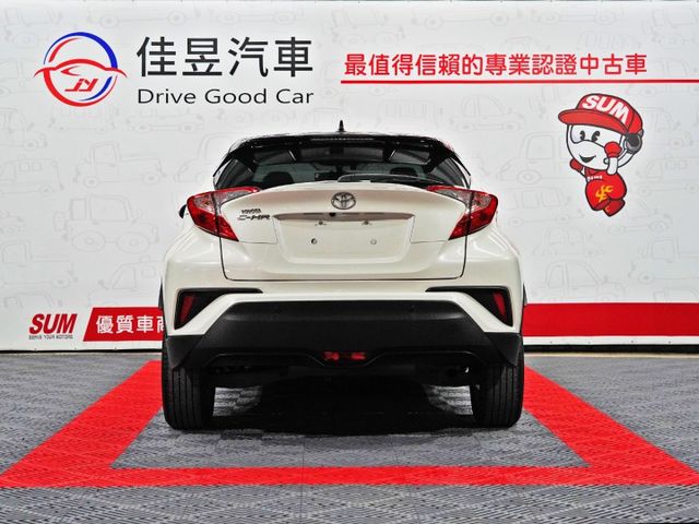 想找一台外型前衛、操控俐落的都會跨界？｜設計感強烈不撞車～車身靈活好停車～原廠影音螢幕+定速巡航~  第4張相片