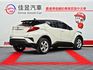想找一台外型前衛、操控俐落的都會跨界？｜設計感強烈不撞車～車身靈活好停車～原廠影音螢幕+定速巡航~  第5張縮圖