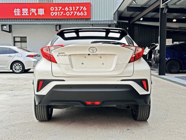 想找一台外型前衛、操控俐落的都會跨界？｜設計感強烈不撞車～車身靈活好停車～原廠影音螢幕+定速巡航~  第8張相片