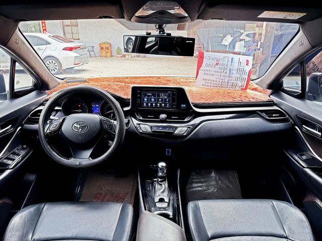 想找一台外型前衛、操控俐落的都會跨界？｜設計感強烈不撞車～車身靈活好停車～原廠影音螢幕+定速巡航~  第11張相片