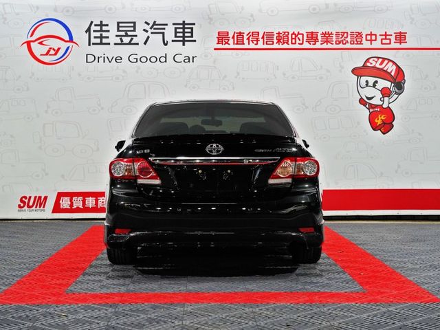 想找一台外型升級更帥、耐用又好養的經典房車？｜外觀小改更有型～視覺更年輕動感～通勤代步依舊穩定可靠～耐看又實用  第4張相片