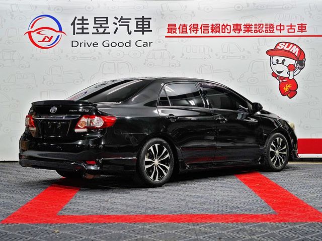 想找一台外型升級更帥、耐用又好養的經典房車？｜外觀小改更有型～視覺更年輕動感～通勤代步依舊穩定可靠～耐看又實用  第5張相片