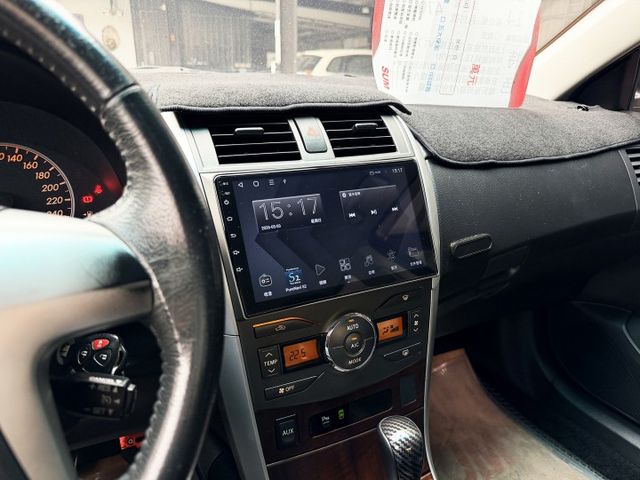 想找一台外型升級更帥、耐用又好養的經典房車？｜外觀小改更有型～視覺更年輕動感～通勤代步依舊穩定可靠～耐看又實用  第11張相片