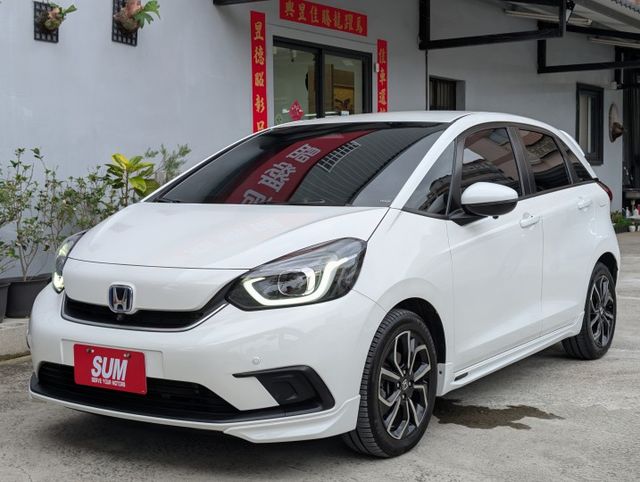 想找一台省油科技、配備滿滿的智慧小車？｜油電動力順暢安靜～小巧靈活又好停車～ACC 跟車＋盲點偵測＋CarPlay  第1張相片