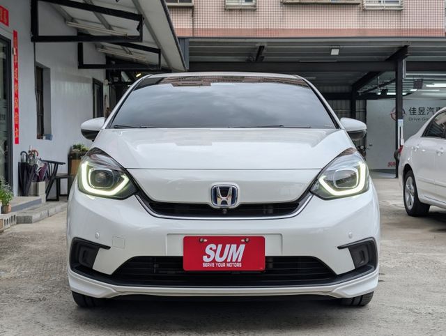 想找一台省油科技、配備滿滿的智慧小車？｜油電動力順暢安靜～小巧靈活又好停車～ACC 跟車＋盲點偵測＋CarPlay  第2張相片