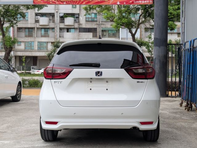 想找一台省油科技、配備滿滿的智慧小車？｜油電動力順暢安靜～小巧靈活又好停車～ACC 跟車＋盲點偵測＋CarPlay  第3張相片