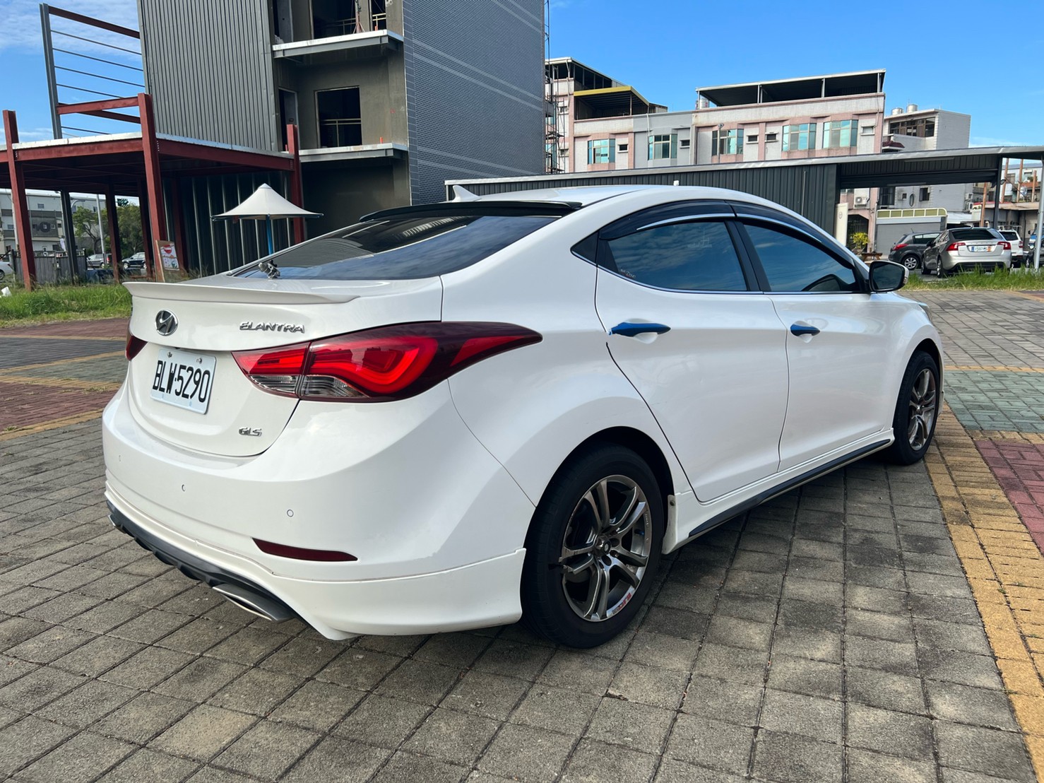 2015年ELANTRA 1.8 EX版  第5張相片