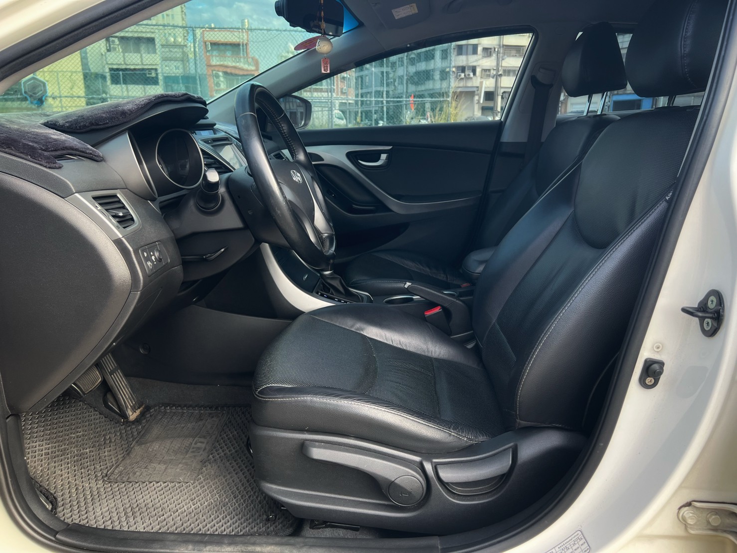 2015年ELANTRA 1.8 EX版  第6張相片