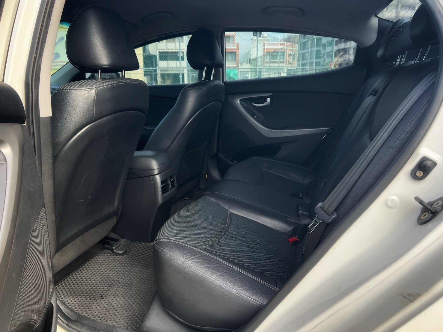 2015年ELANTRA 1.8 EX版  第9張相片