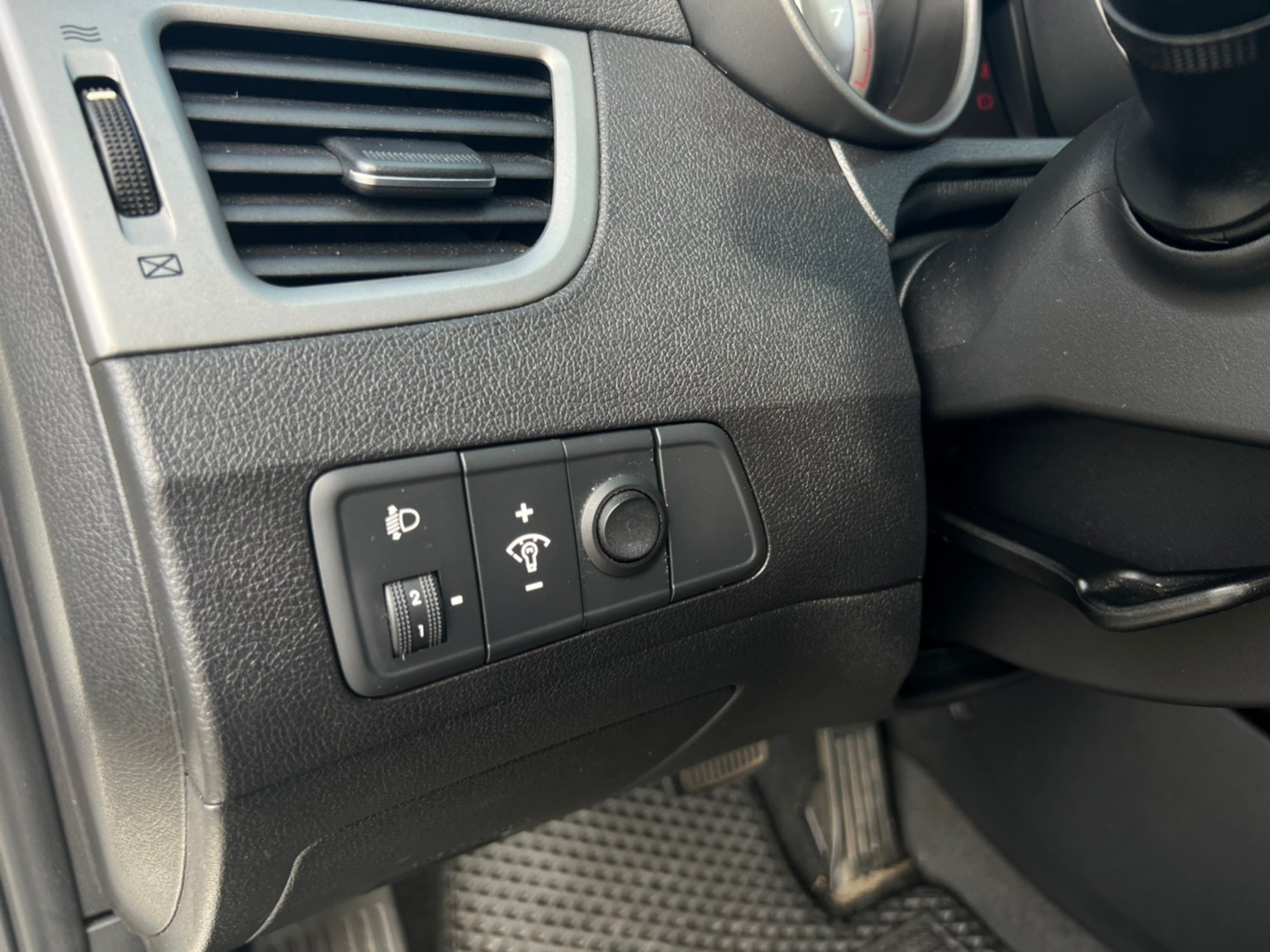 2015年ELANTRA 1.8 EX版  第11張相片