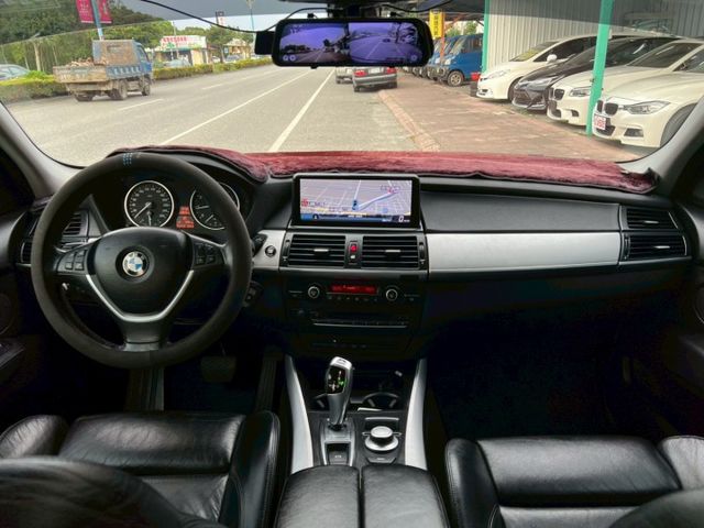 3.0自然進氣 四輪驅動 HID頭燈 雙前電動椅 免鑰匙啟動 胎壓監控 里程數不高12萬  第3張相片