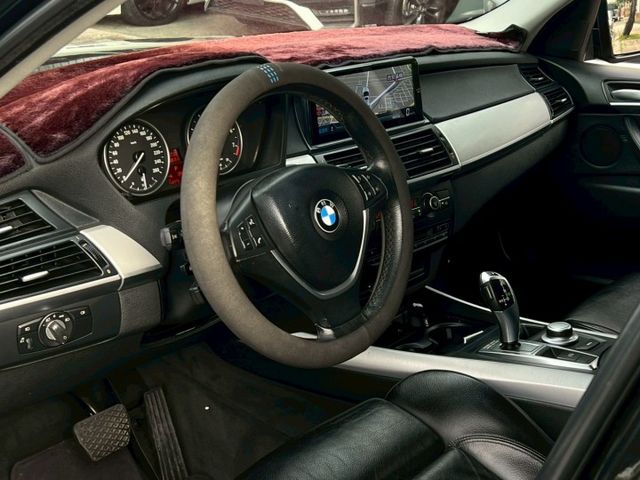 3.0自然進氣 四輪驅動 HID頭燈 雙前電動椅 免鑰匙啟動 胎壓監控 里程數不高12萬  第4張相片