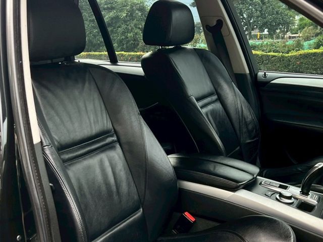 3.0自然進氣 四輪驅動 HID頭燈 雙前電動椅 免鑰匙啟動 胎壓監控 里程數不高12萬  第11張相片