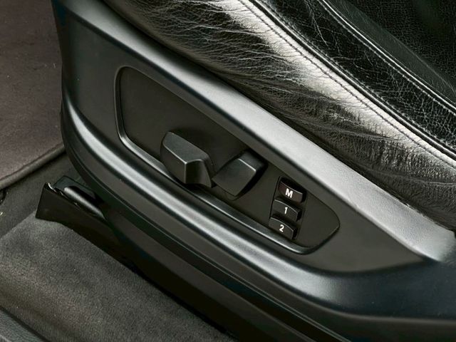 3.0自然進氣 四輪驅動 HID頭燈 雙前電動椅 免鑰匙啟動 胎壓監控 里程數不高12萬  第12張相片