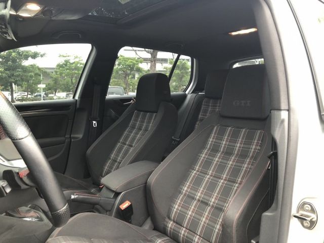 年輕入門性能車 加速有力又好開 僅跑12萬 一手車 稀少無改裝 配備齊全  第8張相片