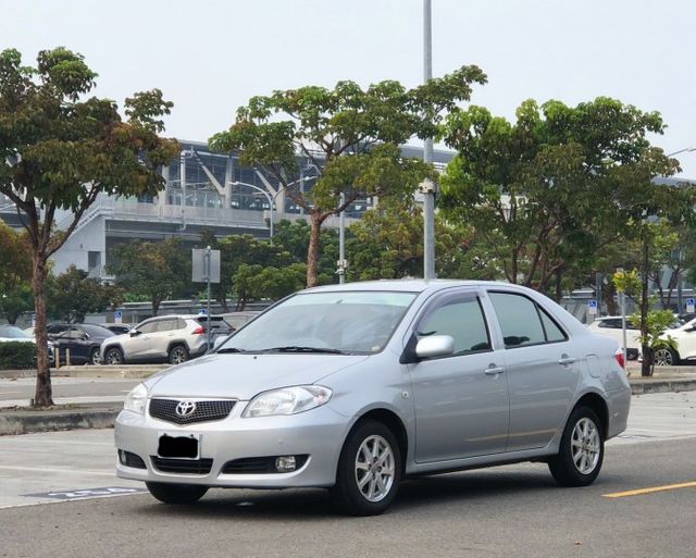 適合剛出社會的第一台車 平價好入手 好開好養還能遮風擋雨  第1張相片