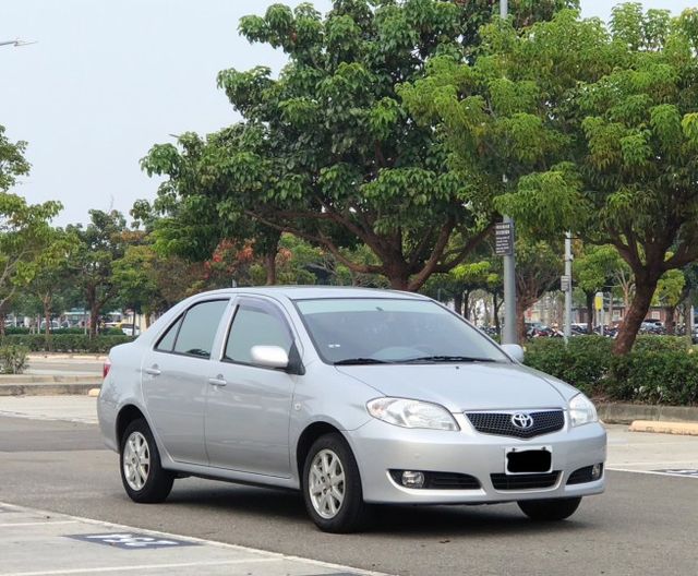 適合剛出社會的第一台車 平價好入手 好開好養還能遮風擋雨  第2張相片