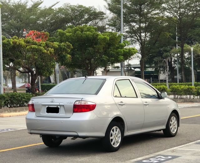 適合剛出社會的第一台車 平價好入手 好開好養還能遮風擋雨  第3張相片