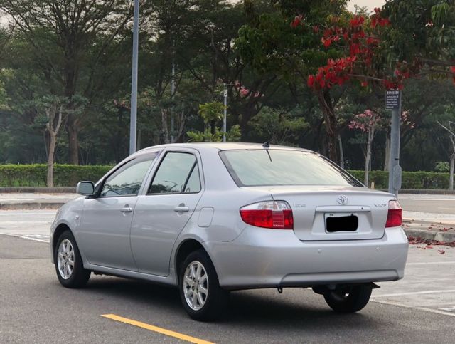 適合剛出社會的第一台車 平價好入手 好開好養還能遮風擋雨  第4張相片