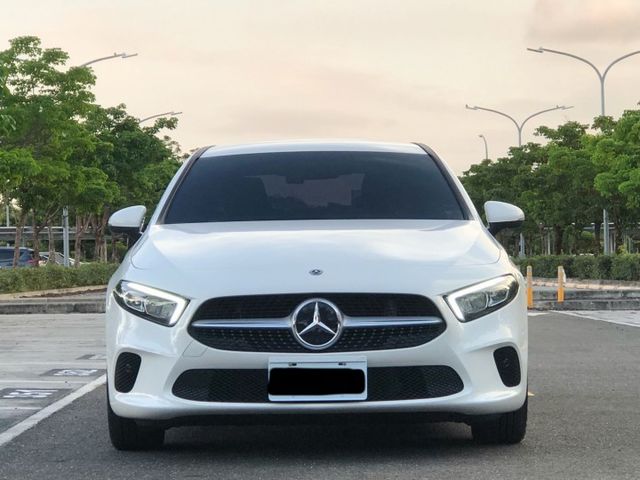 里程極低 內外氣氛佳 四門A200 有免鑰匙 CarPlay 定速巡航 倒車顯影 LED頭燈  第2張相片