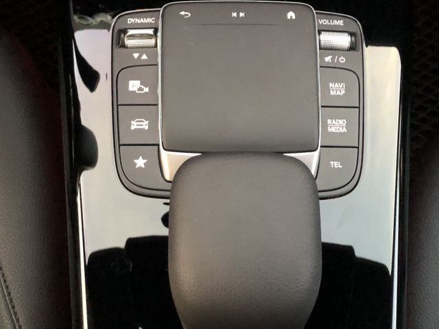 里程極低 內外氣氛佳 四門A200 有免鑰匙 CarPlay 定速巡航 倒車顯影 LED頭燈  第10張相片