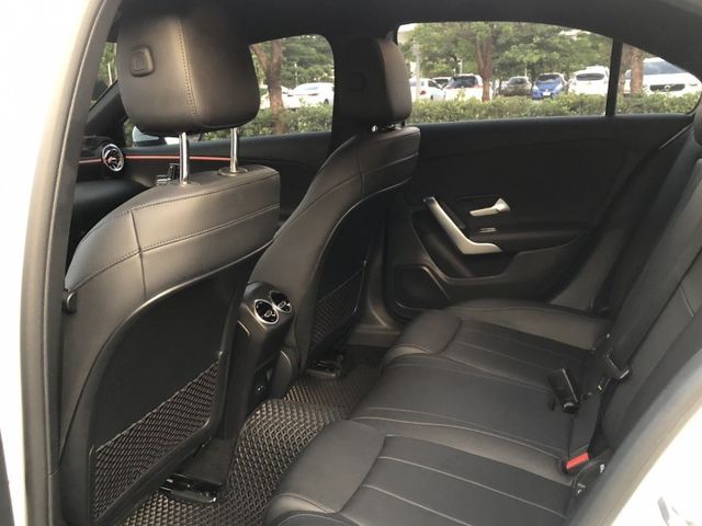 里程極低 內外氣氛佳 四門A200 有免鑰匙 CarPlay 定速巡航 倒車顯影 LED頭燈  第11張相片