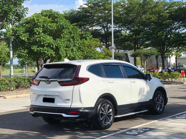 熱門白色CRV 小改款 有ACC跟車 電動尾門 LED頭燈 無線充電 Carplay 免鑰匙啟動 倒車顯影  第4張相片