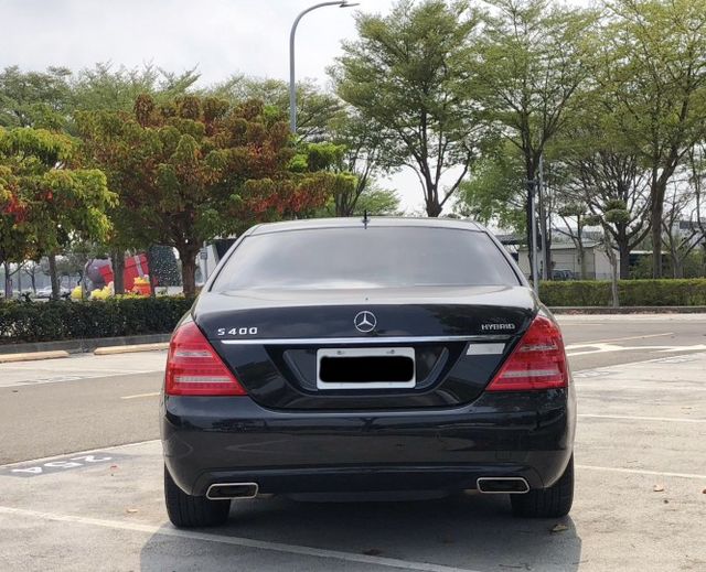 總代理S400油電/低里程/原鈑件/有免鑰匙/電尾門/電吸門/HK音響/氣壓懸吊/電動遮陽簾  第5張相片