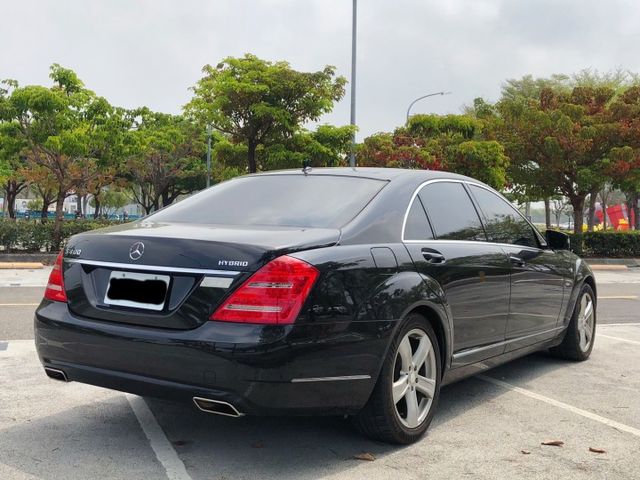 總代理S400油電/低里程/原鈑件/有免鑰匙/電尾門/電吸門/HK音響/氣壓懸吊/電動遮陽簾  第6張相片