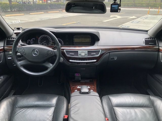 總代理S400油電/低里程/原鈑件/有免鑰匙/電尾門/電吸門/HK音響/氣壓懸吊/電動遮陽簾  第7張相片