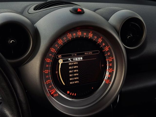 經典MINI S版 184匹大馬力 配備多 內裝氣氛佳 免40萬即可入手  第9張相片