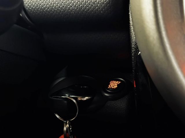 經典MINI S版 184匹大馬力 配備多 內裝氣氛佳 免40萬即可入手  第12張相片