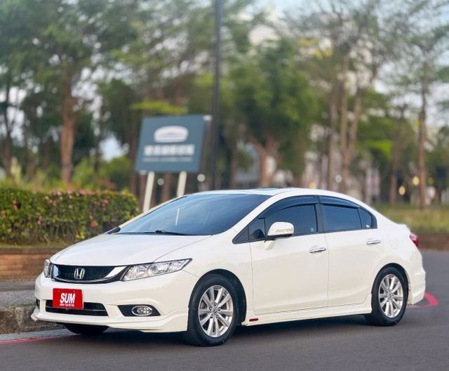 VTi-S 定速 倒車顯影 換檔撥片 導航 藍芽 電動天窗 恆溫 HID頭燈  第2張相片