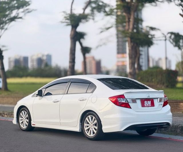 VTi-S 定速 倒車顯影 換檔撥片 導航 藍芽 電動天窗 恆溫 HID頭燈  第3張相片