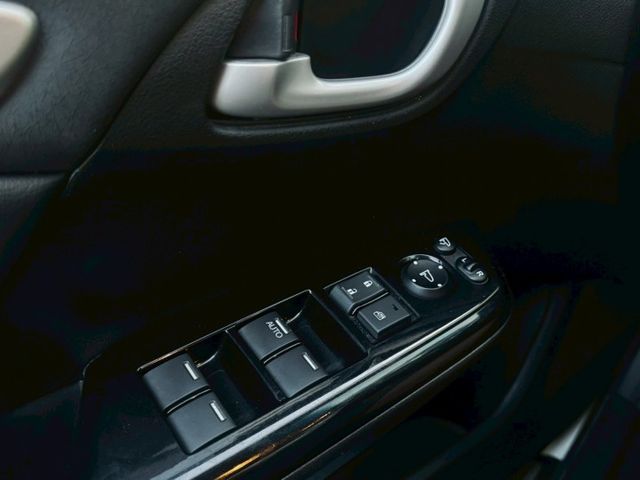 VTi-S 定速 倒車顯影 換檔撥片 導航 藍芽 電動天窗 恆溫 HID頭燈  第12張相片