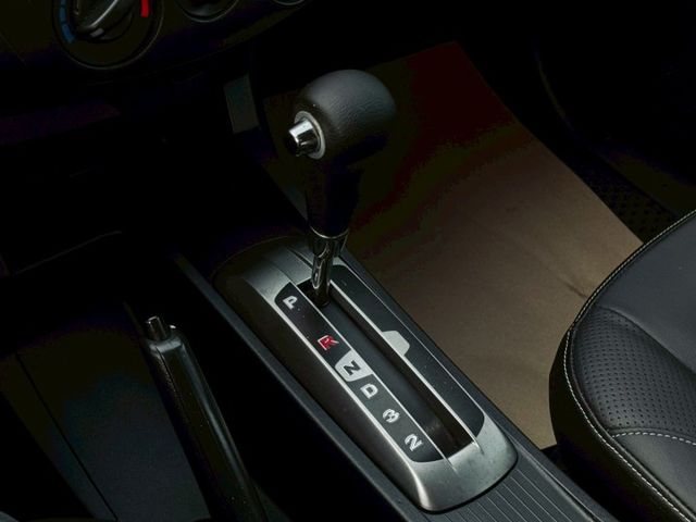 精緻版 / 後座出風口 / 光感應頭燈 / 定速巡航 / 多功能家庭商用車  第9張相片