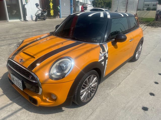 市場稀有新入庫 / 一手女用車 / 原鈑件 / 低里程  第1張相片