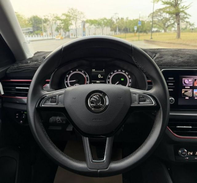 1.0 TSI 動能版 / 實跑9萬 / 車況佳 / 配備好  第5張相片