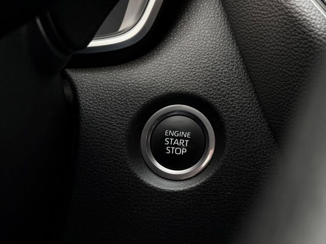 國民神車 / 豪華+ / IKEY / 摸門解鎖 / ACC跟車  第9張相片