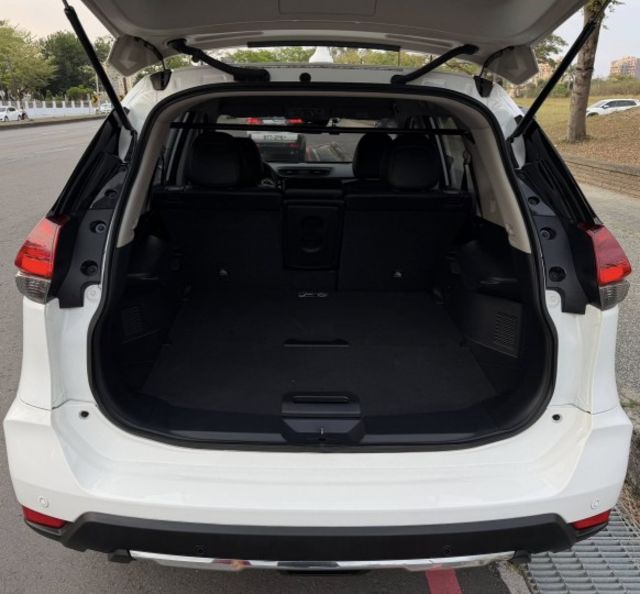 全車原鈑件 / ACC跟車 / AEB / 車道偏離 / 環景系統  第12張相片