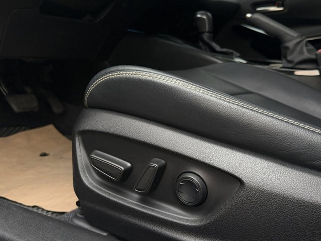 全車原鈑件 / 油電旗艦版 / HUD抬頭顯示器 / 盲點偵測 / 電動座椅 / ACC跟車  第4張相片