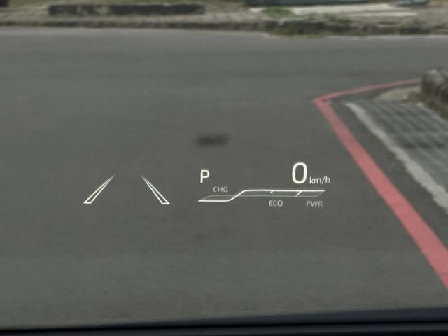 全車原鈑件 / 油電旗艦版 / HUD抬頭顯示器 / 盲點偵測 / 電動座椅 / ACC跟車  第9張相片