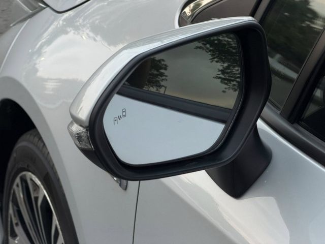 全車原鈑件 / 油電旗艦版 / HUD抬頭顯示器 / 盲點偵測 / 電動座椅 / ACC跟車  第15張相片