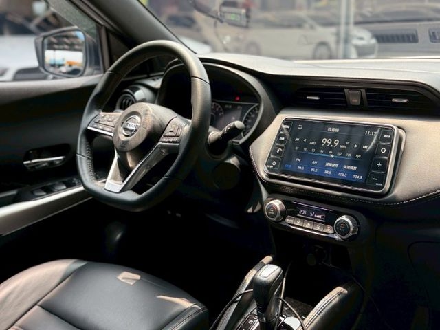 KICKS  第4張相片