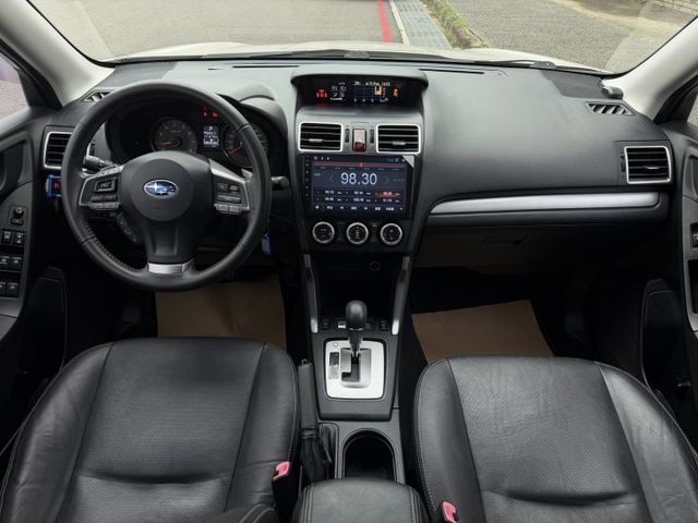 2.0 i Premium / 原鈑件 / 車況佳 / 四輪傳動 / 升級360環景  第6張相片