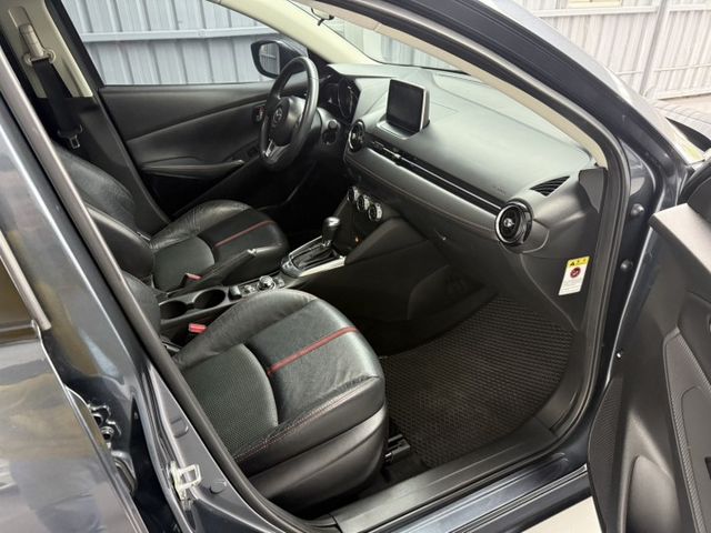 2016 Mazda 2 1.5L 頂級型 灰色 認證車 僅跑8萬 不用出價  就能很便宜  第8張相片